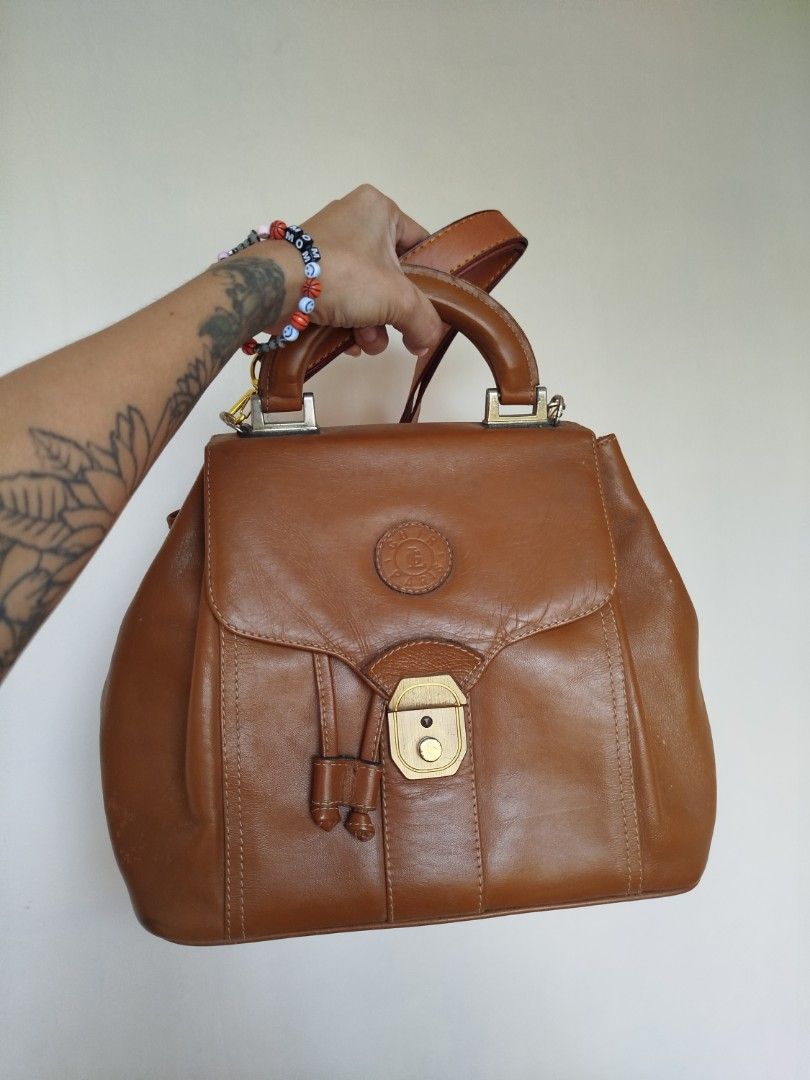 Cuir Paris Vintage bag 🔥 (Category: Luxury Bags & Wallets) located in Naga. Submitted by jea1991 (Listing ID 1464216703, Image 1). Description: honest issue: yung strap nya is hindi na original.