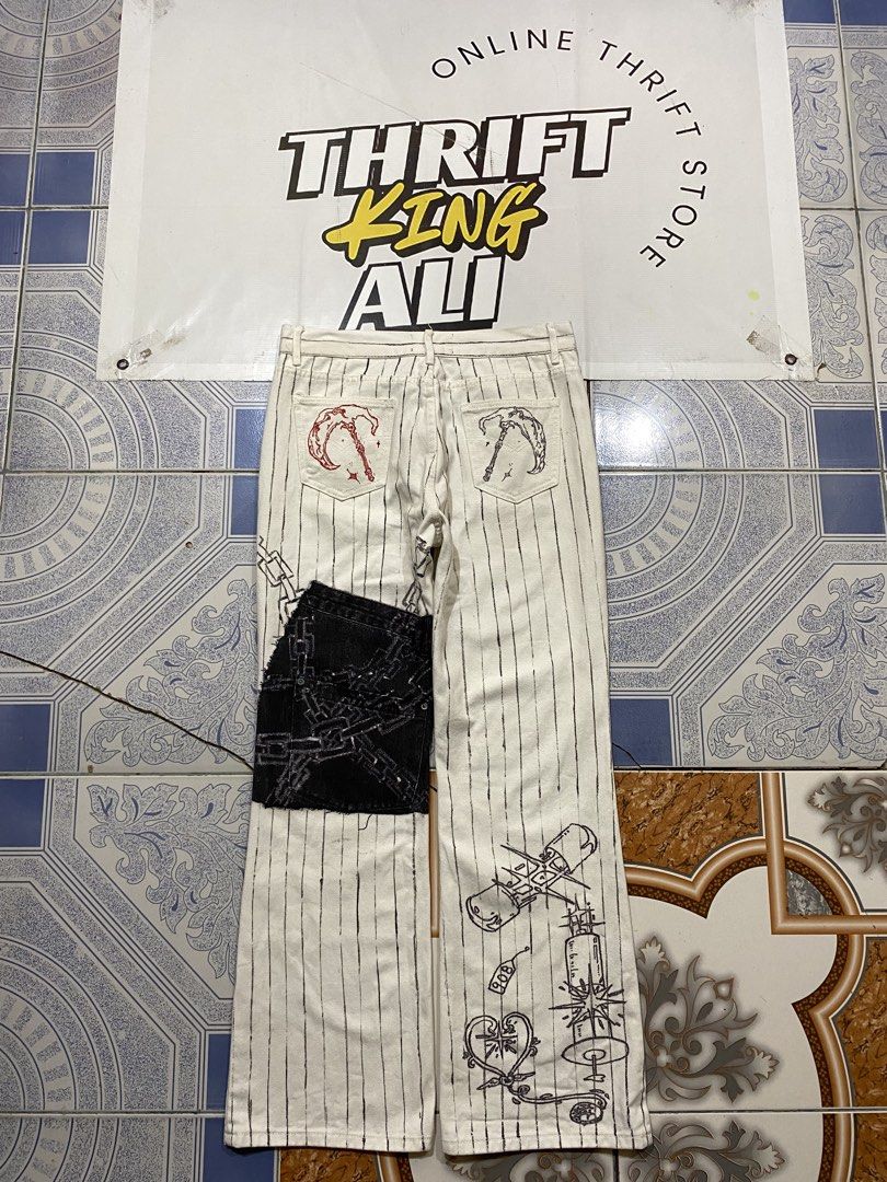 Custom Y2K Baggy Pants (Category: Jeans) located in Rosario. Submitted by thrift_king_ali (Listing ID 1464278058, Image 2). Description: Custom Y2K Pants Dimes: W-33 L-41 Leg opening: 10 inches no issue excellent condition 800+sf.