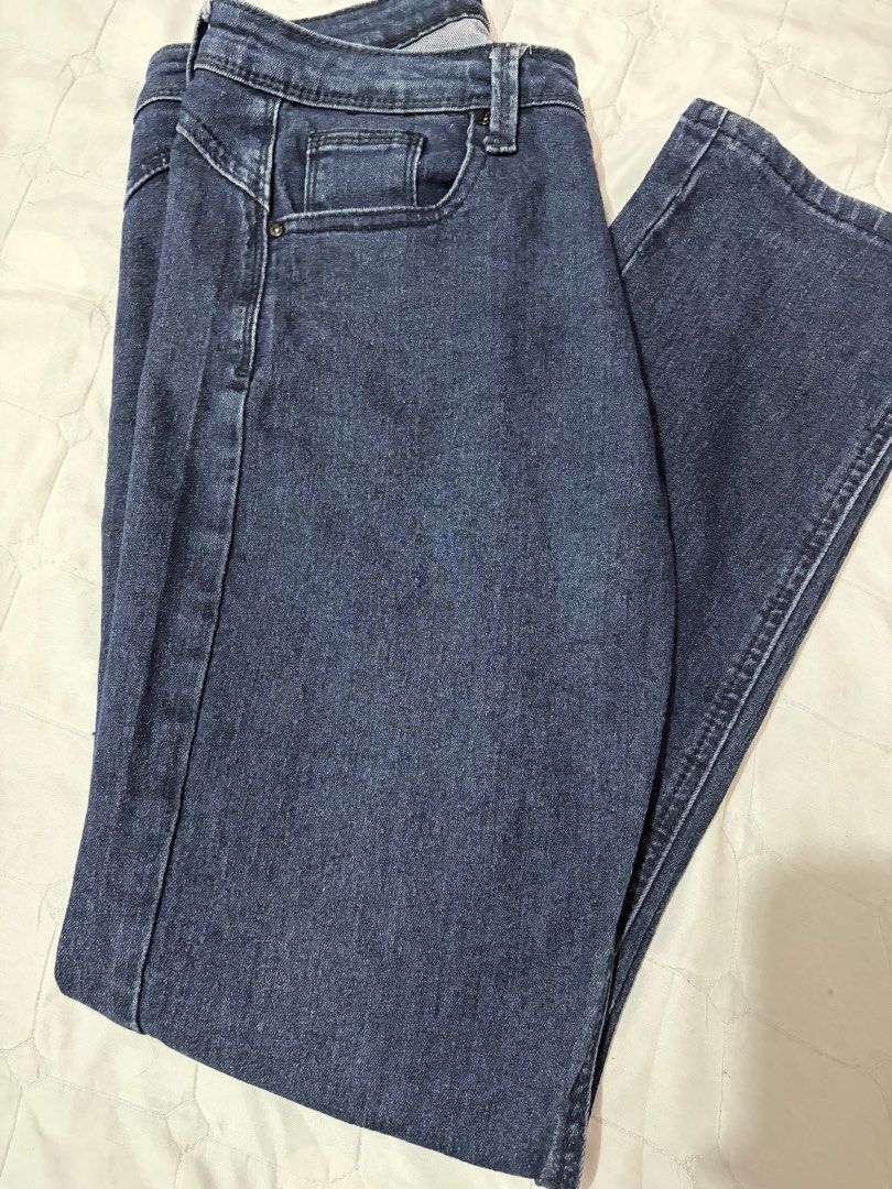 Dark Blue Jeans Size 29 (Category: Jeans) located in Manila. Submitted by strbrx_ (Listing ID 1464302135, Image 1). Description: - Classic blue denim jeans - Brand: No Boundaries - Fit: Straight leg - Size: 29 waist - Ideal for everyday wear - Versatile: Easy to pair with any top - Comfortable denim material.