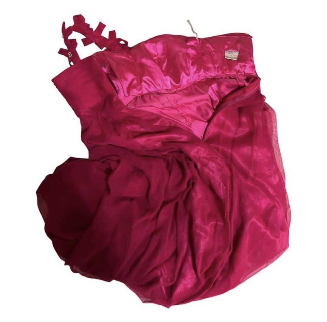 Dark Pink Long Bridesmaid Gown (Category: Evening dresses & gowns) located in Baguio. Submitted by restyle.by.candy (Listing ID 1464230930, Image 2). Description: Height: 160cm Weight: 58kg Waistline: 28inches Note: hindi kasya ng model ung gown — hindi mazipper sa likod nya but zipper is okay (hindi lang tlga kasya) So size is probably small.