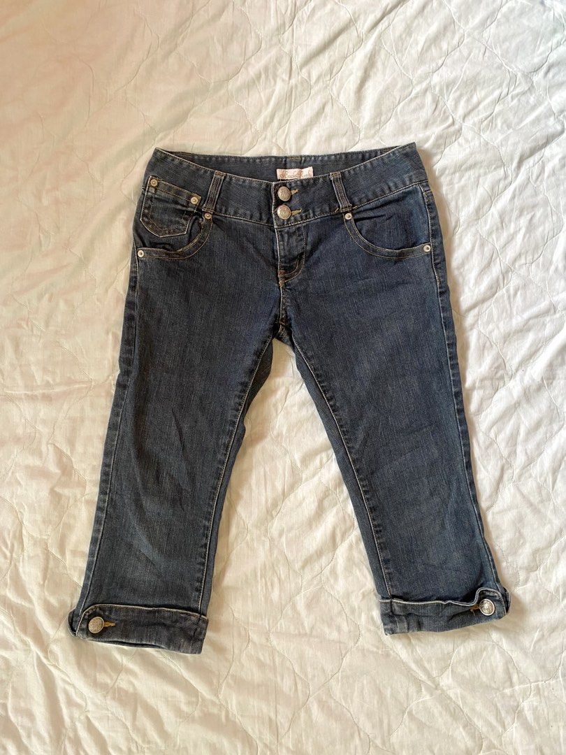 Dark Wash Capris Jeans (Category: Jeans) located in Quezon City. Submitted by viacb (Listing ID 1462167885, Image 1). Description: waist: 30 inches length: 26 inches mop: gcash mod: jnt *location: quezon city .