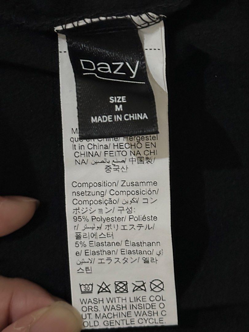Dazy Black T-shirt Size M (Category: Shirts) located in Quezon City. Submitted by gentle_le (Listing ID 1463957415, Image 2). Description: Unused but washed once - Ideal for everyday wear - Versatile and easy to pair with any outfit Original price: ₱260+.