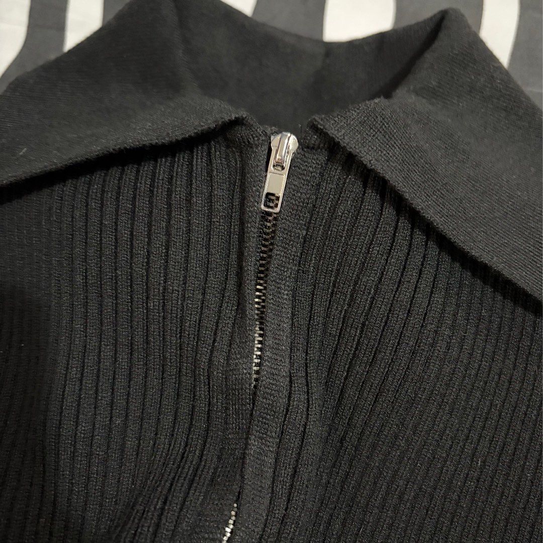 Dazy-Less Black Ribbed Zip-Up Collared Cardigan Size S (Category: Coats, Jackets and Outerwear) located in San Juan City. Submitted by nadzbautista (Listing ID 1464162960, Image 2). Description: - Brand: Dazy-Less - Style: Black ribbed zip-up cardigan - Features: Collared neckline, silver zipper, cropped fit - Sizing: Fits true to size S - Rfs: bought for a trip only Loc: San Juan City 📍 Mop: BPI, Maribank, GCash Mod: J&T, Lalamove .