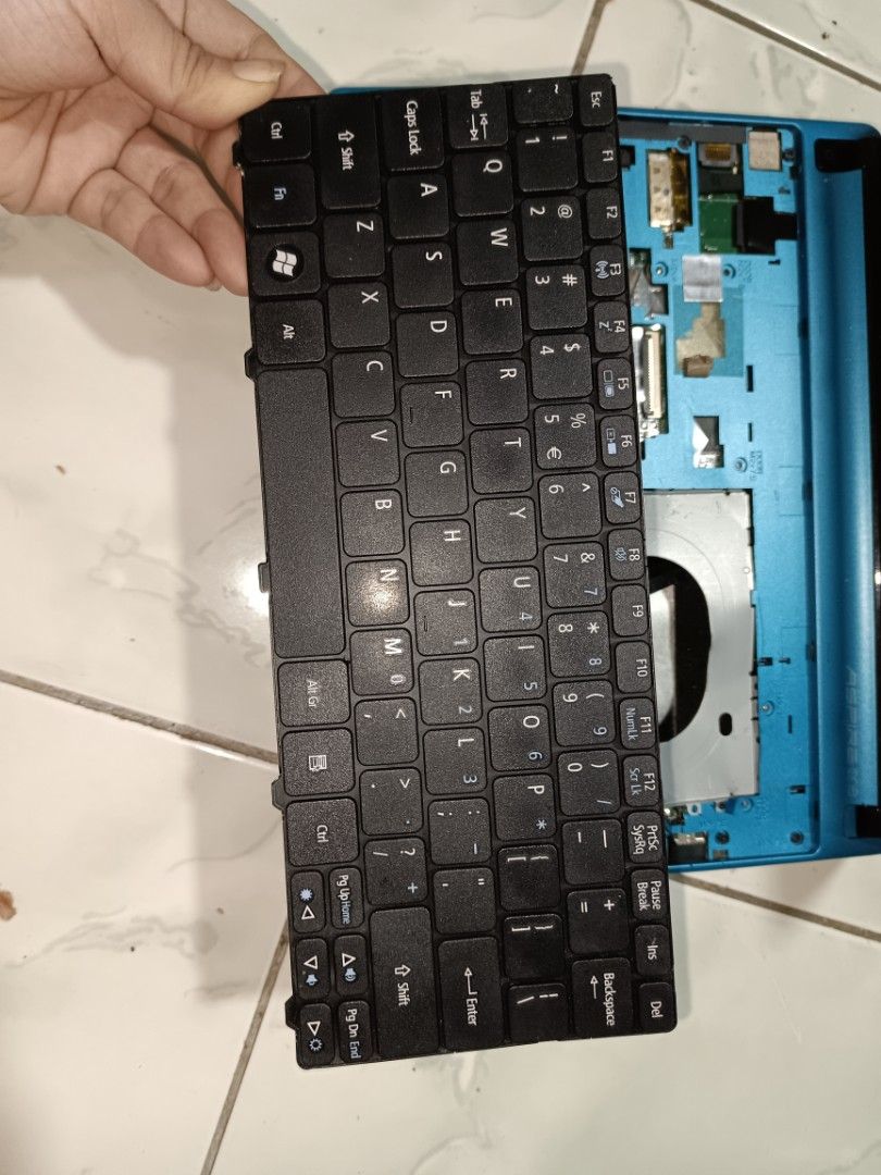 (Defective)Acer Aspire One D257 Netbook Blue (Category: Laptops & Notebooks) located in Manila. Submitted by caaths_collection (Listing ID 1464294123, Image 3). Description: Defective AS IS what you see its what you get .