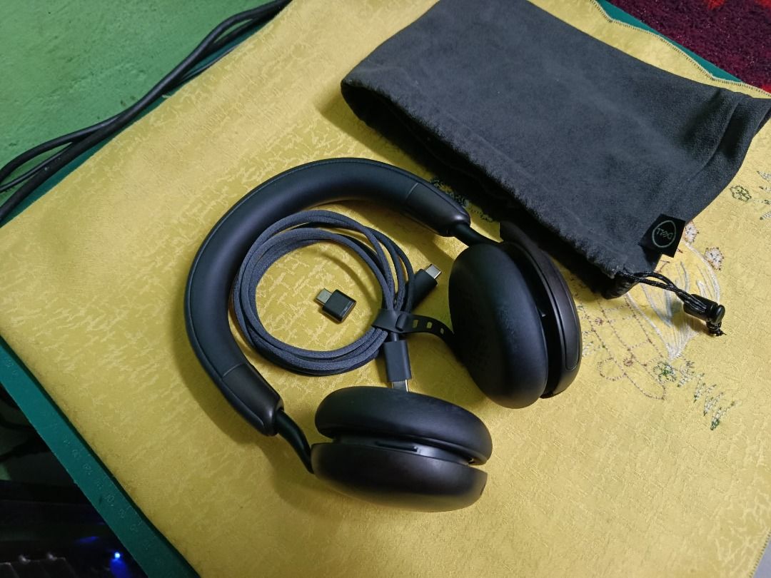 Dell Pro Plus Wireless ANC Headset WL5024 (Category: Headphones & Headsets) located in Quezon City. Submitted by carou85958 (Listing ID 1464281796, Image 1). Description: Dell Pro Plus Wireless ANC Headset WL5024 super duper ganda bago pa po yan prize p6k 17 ibp road batasan hills qc.