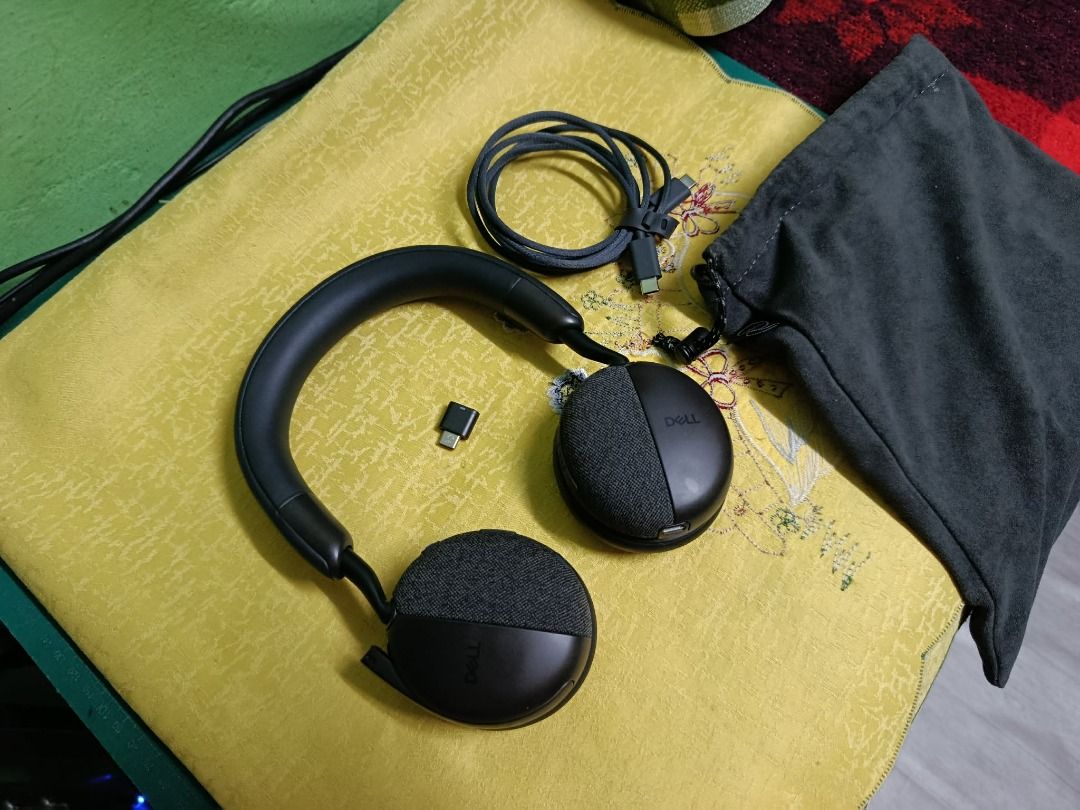 Dell Pro Plus Wireless ANC Headset WL5024 (Category: Headphones & Headsets) located in Quezon City. Submitted by carou85958 (Listing ID 1464281796, Image 3). Description: Dell Pro Plus Wireless ANC Headset WL5024 super duper ganda bago pa po yan prize p6k 17 ibp road batasan hills qc.
