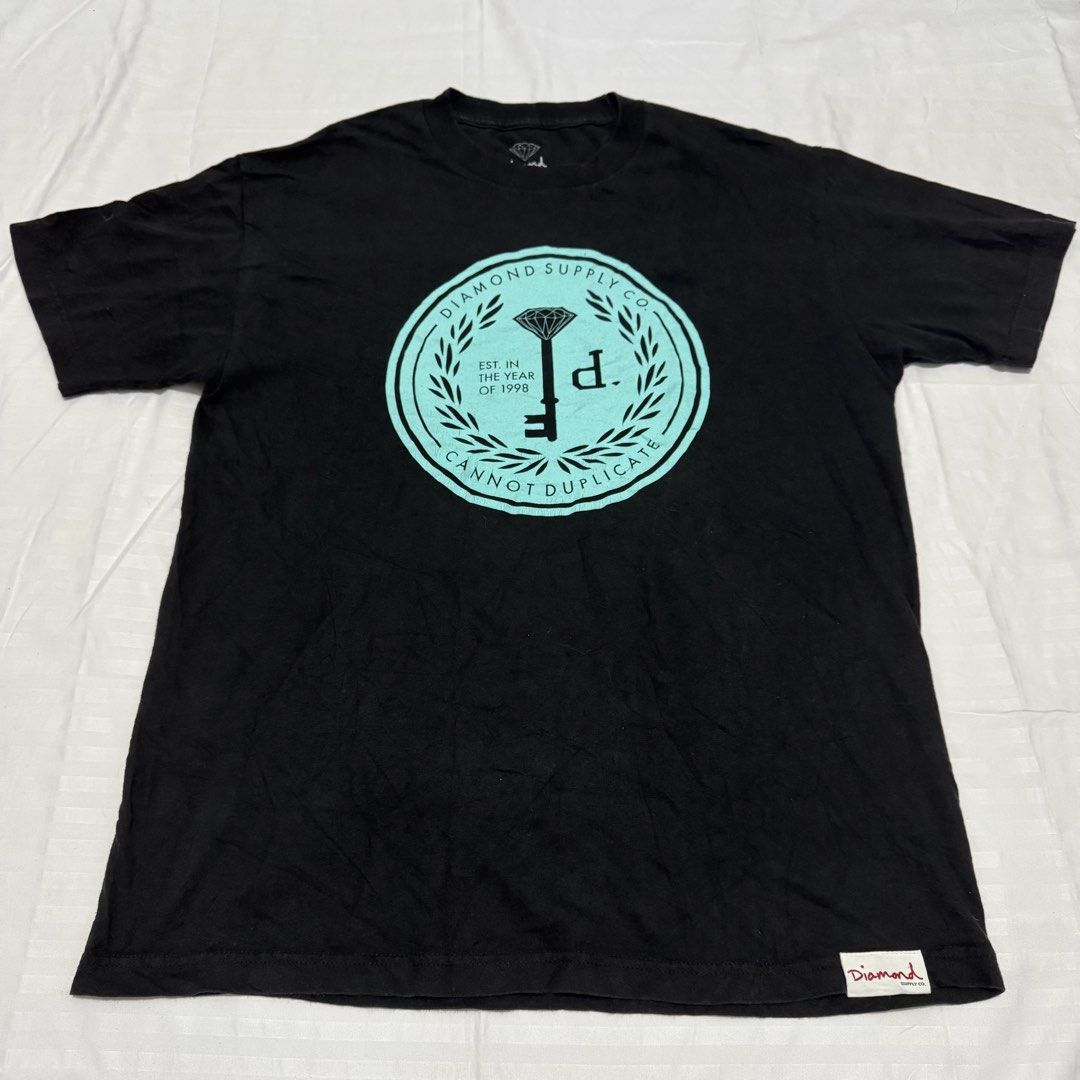 DIAMOND SUPPLY (Category: Tshirts & Polo Shirts ) located in Pasig City. Submitted by jaaard (Listing ID 1464246160, Image 1). Description: Dismond supply Size L 22x30 Vgood condition need wash.
