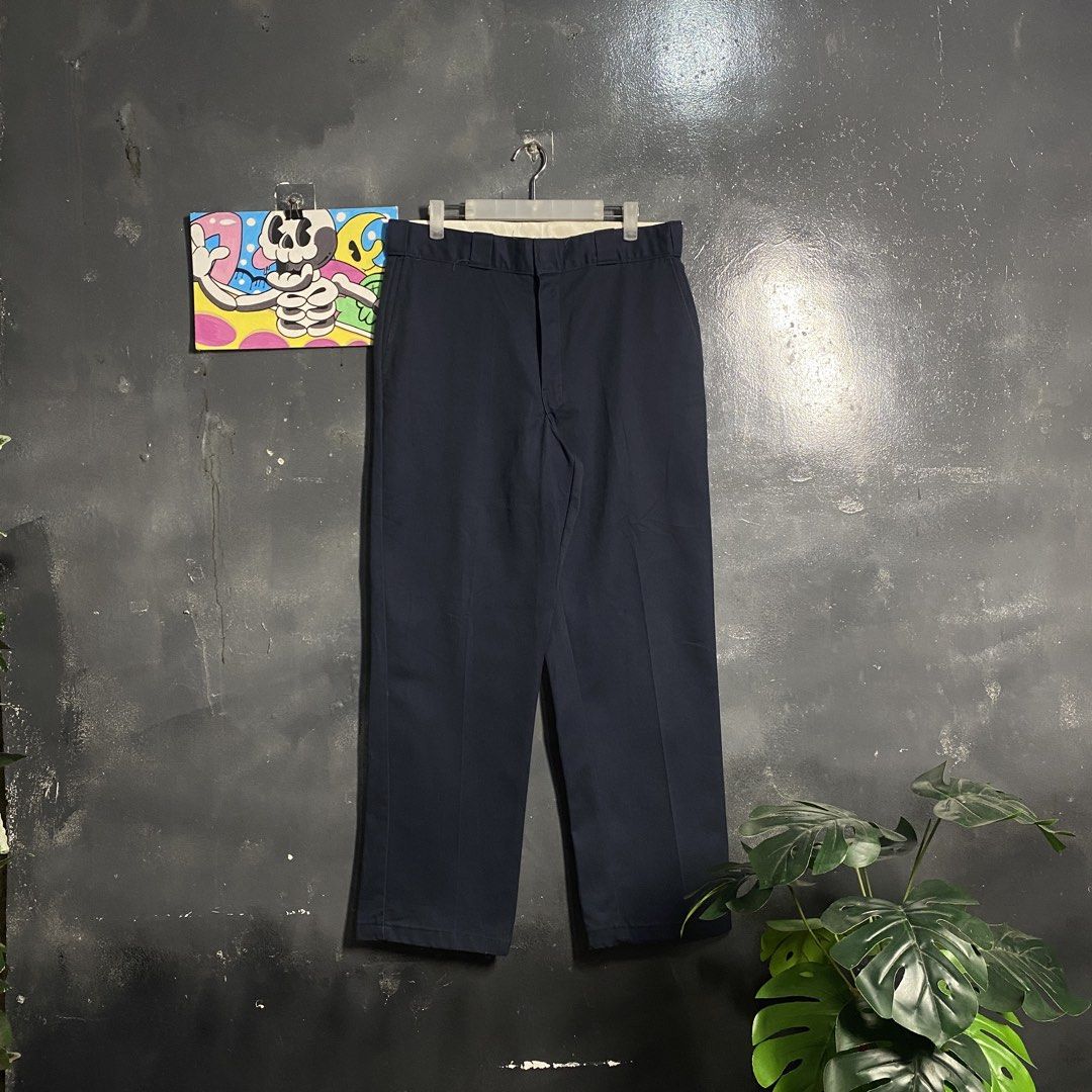 Dickies 874 Original Fit Work Pants 👖 (Category: Chinos) located in Cebu City. Submitted by moisesthriftz (Listing ID 1464262595, Image 2). Description: Dickies 874 Original Fit Work Pants 👖 28 WAIST / 41 LENGTH 14 THIGH / 9 LEG OPEN NO ISSUE GOOD CONDITION! COLOR RATE : 9.5/10 700 🏷️.