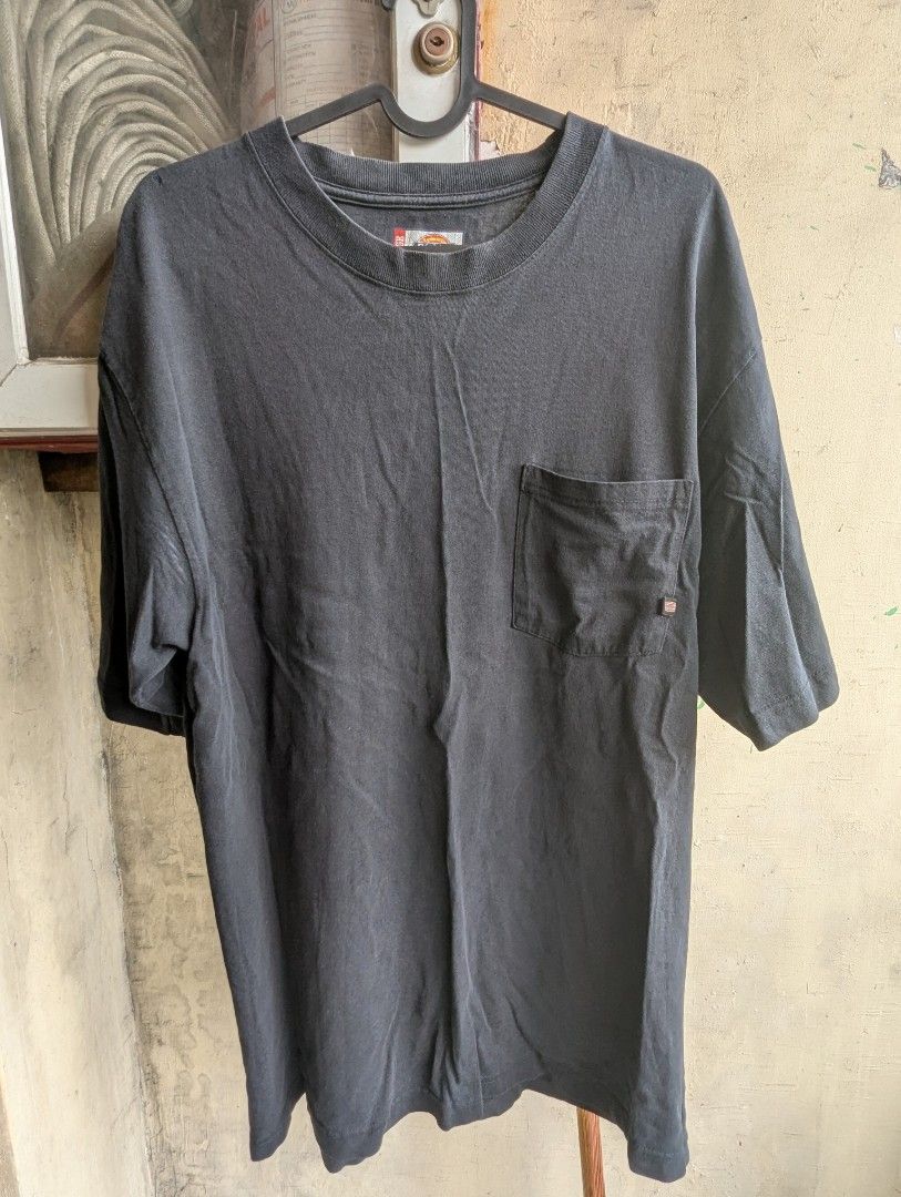 Dickies Single Pocket Workwear T-Shirt (Category: Tshirts & Polo Shirts ) located in Quezon City. Submitted by ragpicker (Listing ID 1464160807, Image 1). Description: Made in Honduras Overall: good vintage workwear condition. Fabric/Color: Evenly washed-out faded black with nice character. No holes or severe tears observed. 250+sf.
