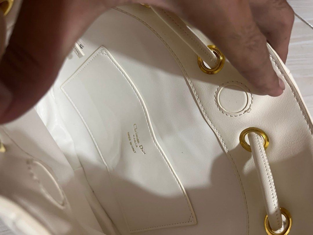 Dior Bag (Category: Cross-body Bags) located in Manila. Submitted by bibiies2.0xghettothrift (Listing ID 1464164142, Image 3). Description: Dior Bag ₱1800 Asnew Loc.Baclaran Paranaque.