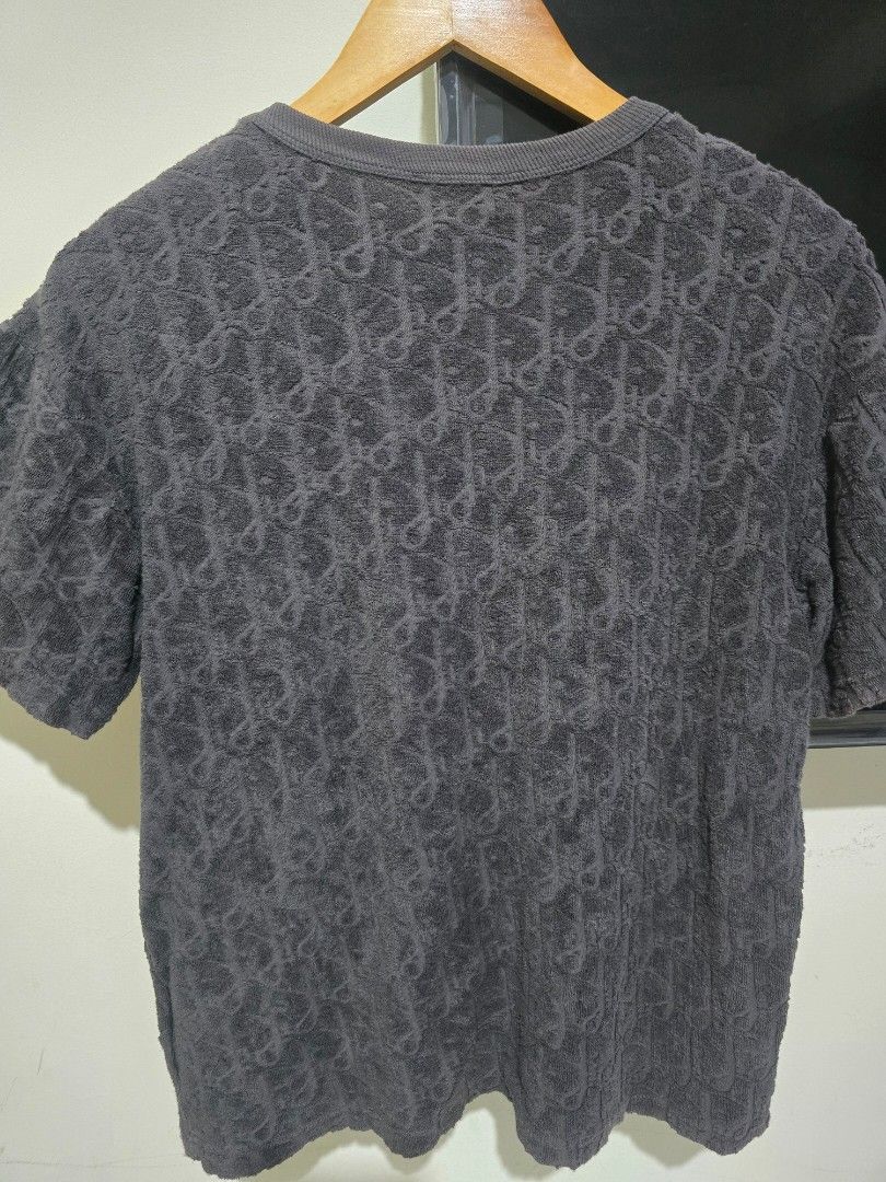 Dior Monogram Jacquard T-Shirt (Category: Luxury Apparel) located in Baguio. Submitted by sonny14 (Listing ID 1464184451, Image 3). Description: Dior Oblique Terry T-Shirt - Authentic Grey Dior T-Shirt - All-over Monogram Jacquard Pattern - Made in Italy - 100% Cotton .
