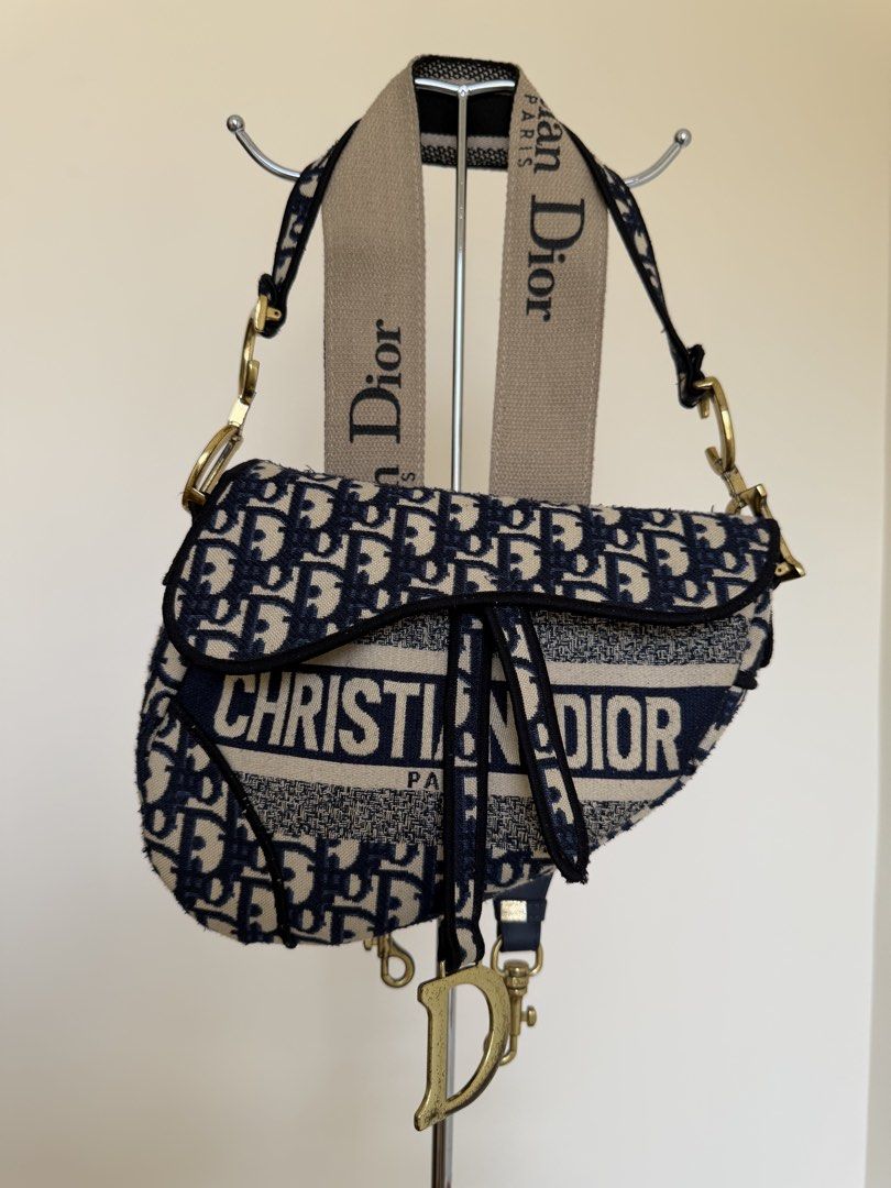 Dior Saddle Bag (Category: Shoulder Bags) located in Bacolor. Submitted by ieshaaa.1 (Listing ID 1464158552, Image 1). Description: .