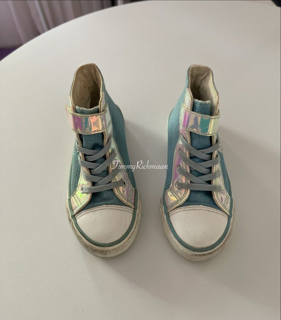 Disney Elsa Shoes (Category: Babies & Kids Fashion) located in Sorsogon. Submitted by comfortbeforestyle (Listing ID 1464303760, Image 1). Description: Disney Elsa Shoes — ₱320 Size: 28 Approx. 20 cm outsole length. Needs washing/cleaning. Please see photos for actual condition. .