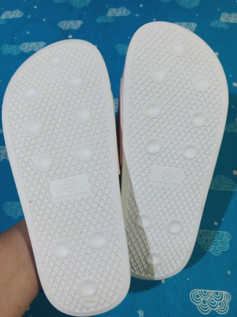 Disney Stitch Beach Slippers (Category: Announcements) located in Candaba. Submitted by ZaiSa14 (Listing ID 1464254988, Image 3). Description: made in Kuwait size 7 Disney Brand.