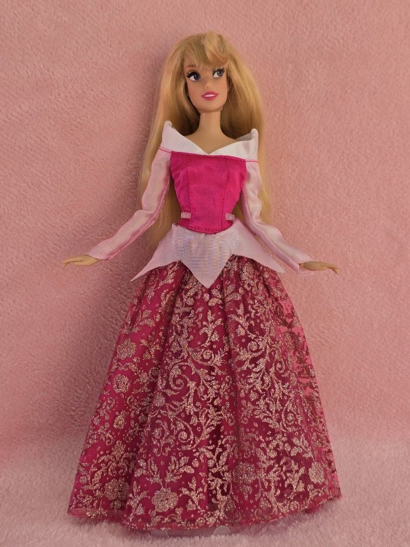 DISNEY STORE AURORA (Category: Kids Toys) located in Quezon. Submitted by blushreloved (Listing ID 1464200759, Image 1). Description: No Shoes Selling As Is.