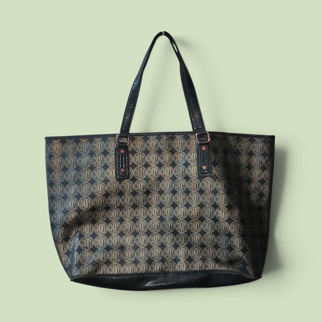 DKNY Black Monogram AOP Tote Bag (Category: Tote Bags) located in Manila. Submitted by montillano25396 (Listing ID 1464315419, Image 1). Description: DKNY Black Monogram AOP Tote bag Size: Large Good Condition ✨ issue: needs cleansing.