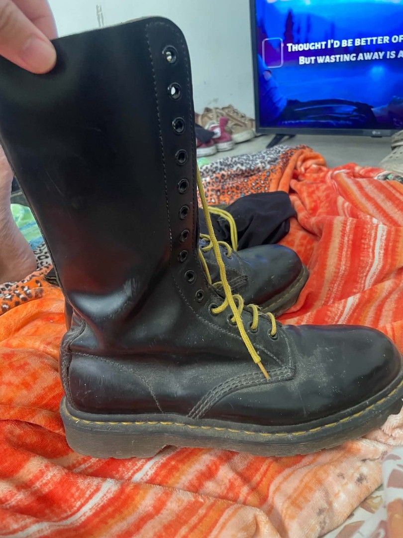 Dr. Martens 1914 14-eye boots (Category: Boots) located in Manila. Submitted by sumnsakred (Listing ID 1464197627, Image 2). Description: Rush 6500 natambak lang ng ilang buwan. Sa gigs ko lang nagagamit rfs: need cash.