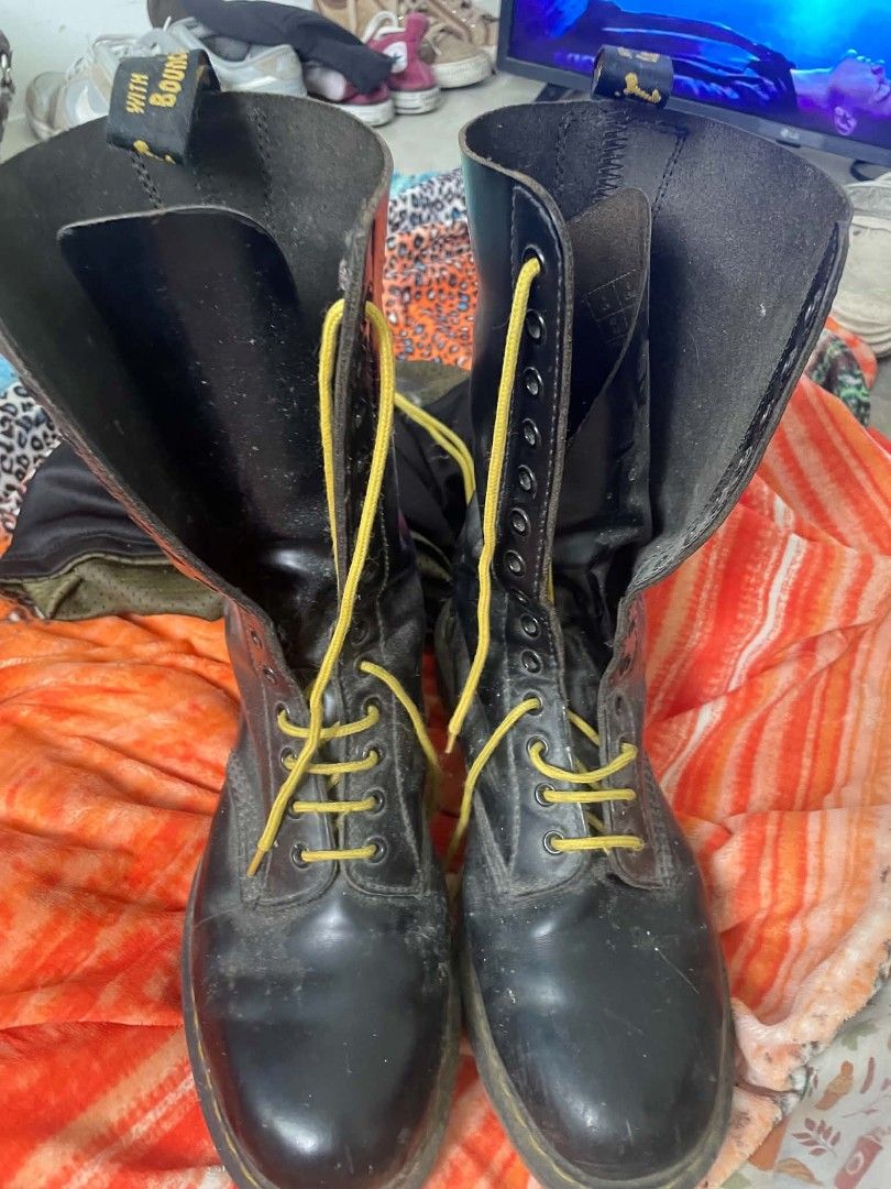 Dr. Martens 1914 14-eye boots (Category: Boots) located in Manila. Submitted by sumnsakred (Listing ID 1464197627, Image 1). Description: Rush 6500 natambak lang ng ilang buwan. Sa gigs ko lang nagagamit rfs: need cash.