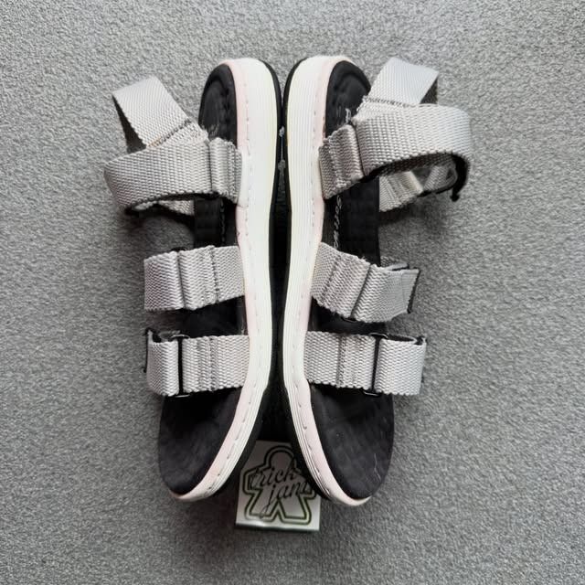 DR. MARTENS MALDON SANDALS (Category: Slippers & Slides) located in Cagayan de Oro. Submitted by huntbytrickjam.v2 (Listing ID 1464318878, Image 2). Description: DR. M-RTENS MALDON SANDALS US 8 / EURO 41 / CM 26 EXCELLENT Pair Only No Issue M - 1599.