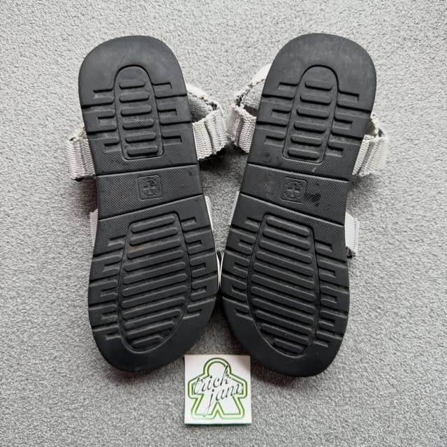 DR. MARTENS MALDON SANDALS (Category: Slippers & Slides) located in Cagayan de Oro. Submitted by huntbytrickjam.v2 (Listing ID 1464318878, Image 3). Description: DR. M-RTENS MALDON SANDALS US 8 / EURO 41 / CM 26 EXCELLENT Pair Only No Issue M - 1599.