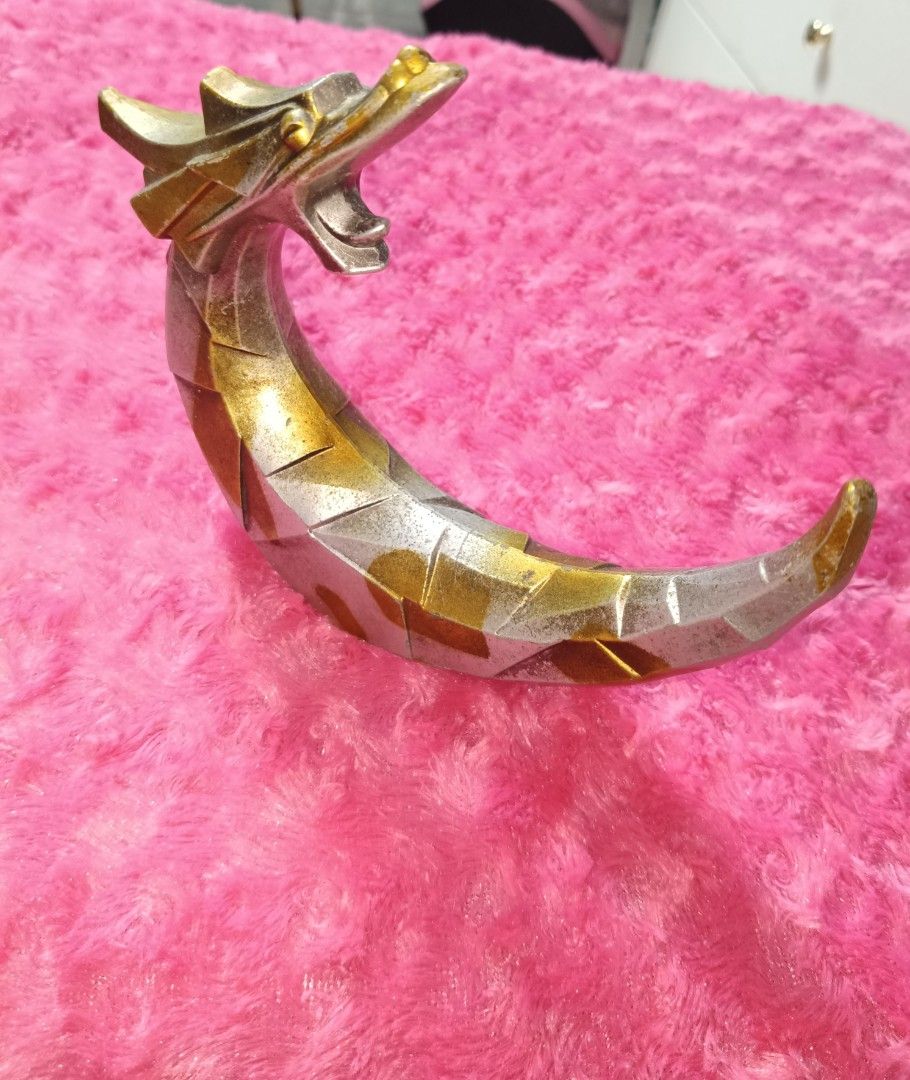 Dragon Crescent Moon Figurine Sculpture Decor (Category: Figurines & Statues) located in Pasay City. Submitted by ynamariie (Listing ID 1464204733, Image 2). Description: - Unique Dragon Crescent Moon Sculpture - Metallic Silver and Gold Finish - Geometric, Faceted Design - Perfect for Display or Desk Ornament - Approximately 7 Inches Long.