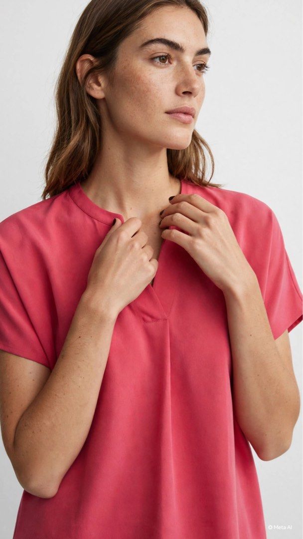 “Drape short-sleeve blouse with a V-slit / split neckline (Category: Blouses) located in Manila. Submitted by kgdecluttercloset (Listing ID 1464212775, Image 2). Description: .