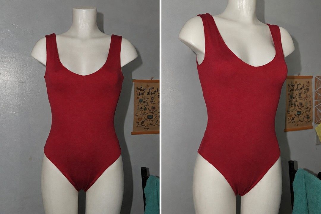 Dual Purpose Red V-Neck Top (Bikini or Top) (Category: Sleeveless) located in Rodriguez. Submitted by collectivebyj (Listing ID 1464005604, Image 1). Description: • Color: Red • Size: Small (S) • Can be worn as a bikini top or a regular top • Never been used • Good as new.