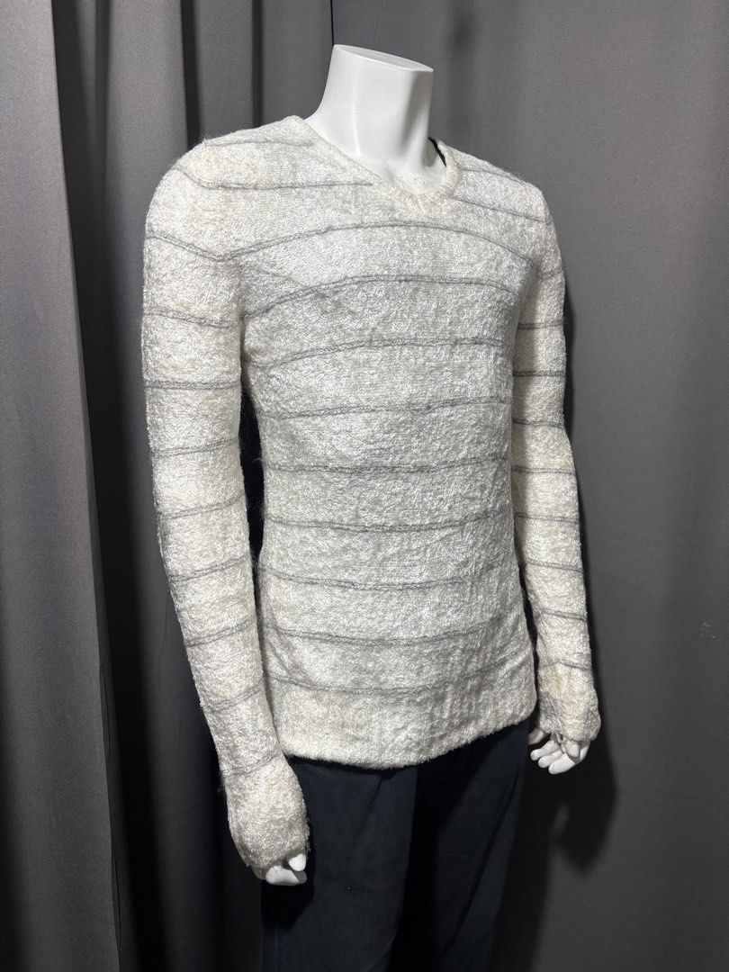 Early 2000s Emporio Armani Knitted (Category: Coats, Jackets and Outerwear) located in Baguio. Submitted by thecollector2600 (Listing ID 1464177009, Image 2). Description: 21” x 28” .