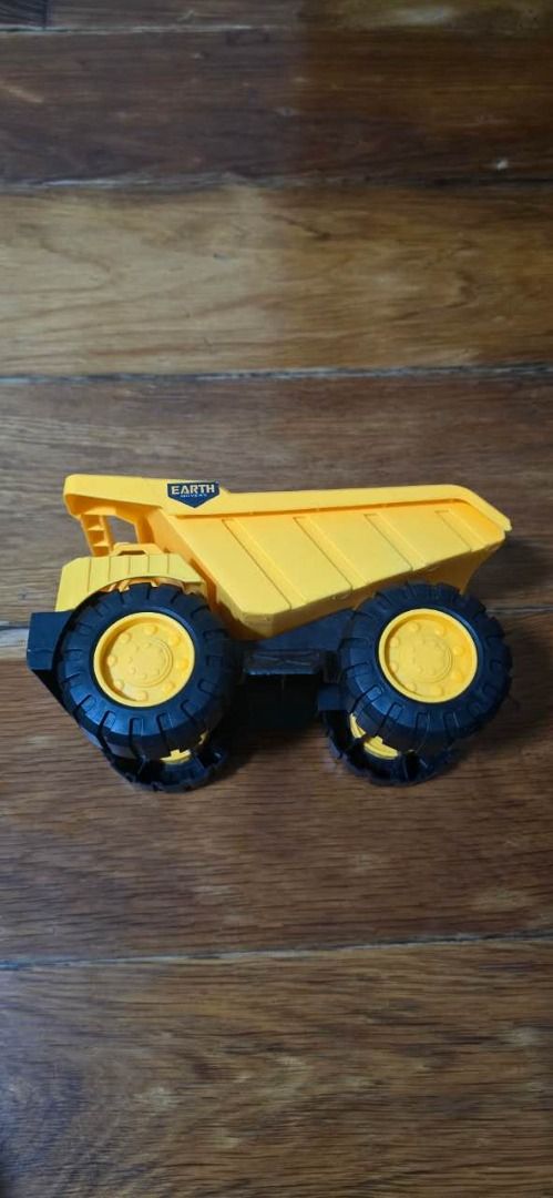 Earth Movers Toy Construction Vehicles Set (Category: Kids Toys) located in Makati City. Submitted by wesley.phvan (Listing ID 1464166188, Image 2). Description: - Set of 4 yellow construction toy vehicles - Includes: Dump Truck, Cement Mixer, Excavator, Front Loader - Likely from the 'Earth Movers' series - Encourages imaginative play - Comes in original packaging tray.