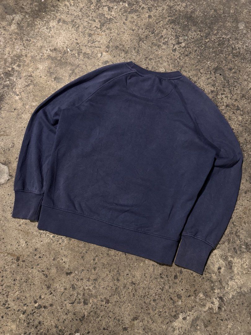 Ellesse Navy Blue Sweatshirt (Category: Coats, Jackets and Outerwear) located in Pasig City. Submitted by dripthrift1600 (Listing ID 1464246926, Image 2). Description: - Navy blue Ellesse sweatshirt - Classic Ellesse logo on front - Raglan sleeves - Ribbed cuffs and hem - Made in Italy - Size M - Ideal for casual wear - Dimes: 24x27.