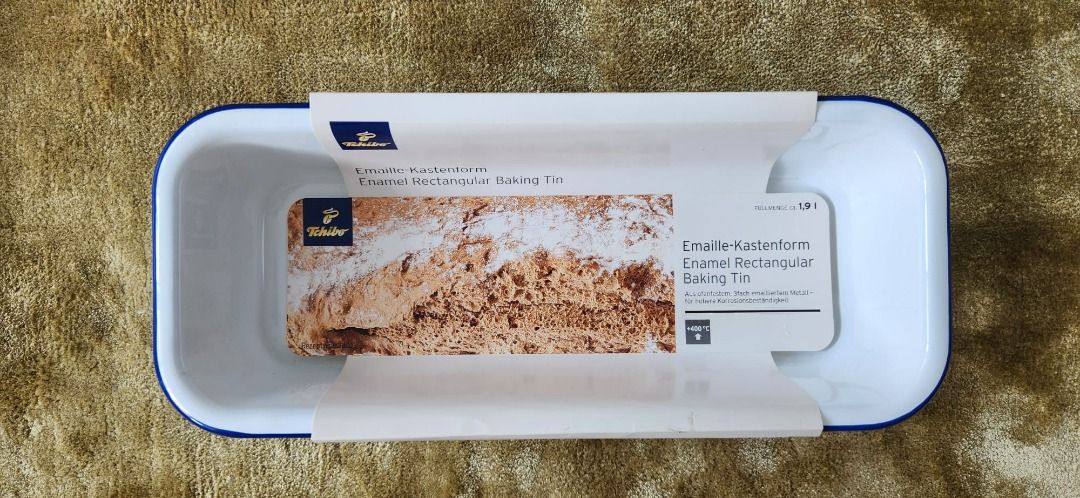 Enamel Rectangular Baking Tin (Category: Bakeware) located in Singapore. Submitted by openkit (Listing ID 1464146892, Image 2). Description: - Brand: Tchibo - Type: Rectangular baking tin - Material: Ovenproof metal enamel (corrosion-resistant) - Ideal for: Bread, terrines, loaf cakes, savoury & sweet dishes - Dimensions: Approx. 32cm (L) x 7cm (W) x 13cm (H) - Capacity: Approx. 1.9 Litres.