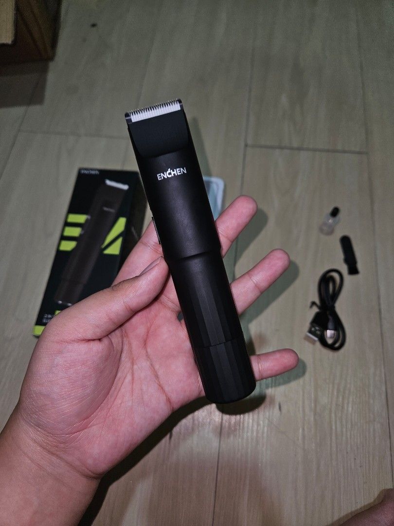 Enchen A6 2-in-1 Electric Shaver Black (Category: Men's Grooming) located in Taytay. Submitted by trialpile (Listing ID 1464183601, Image 1). Description: - Enchen A6 2-in-1 Electric Shaver - Color: Black - Includes: Original box, charging cable, cleaning brush, and oil - Ideal for travel and everyday grooming - User-friendly operation and charging - RFS: Bought the wrong item.