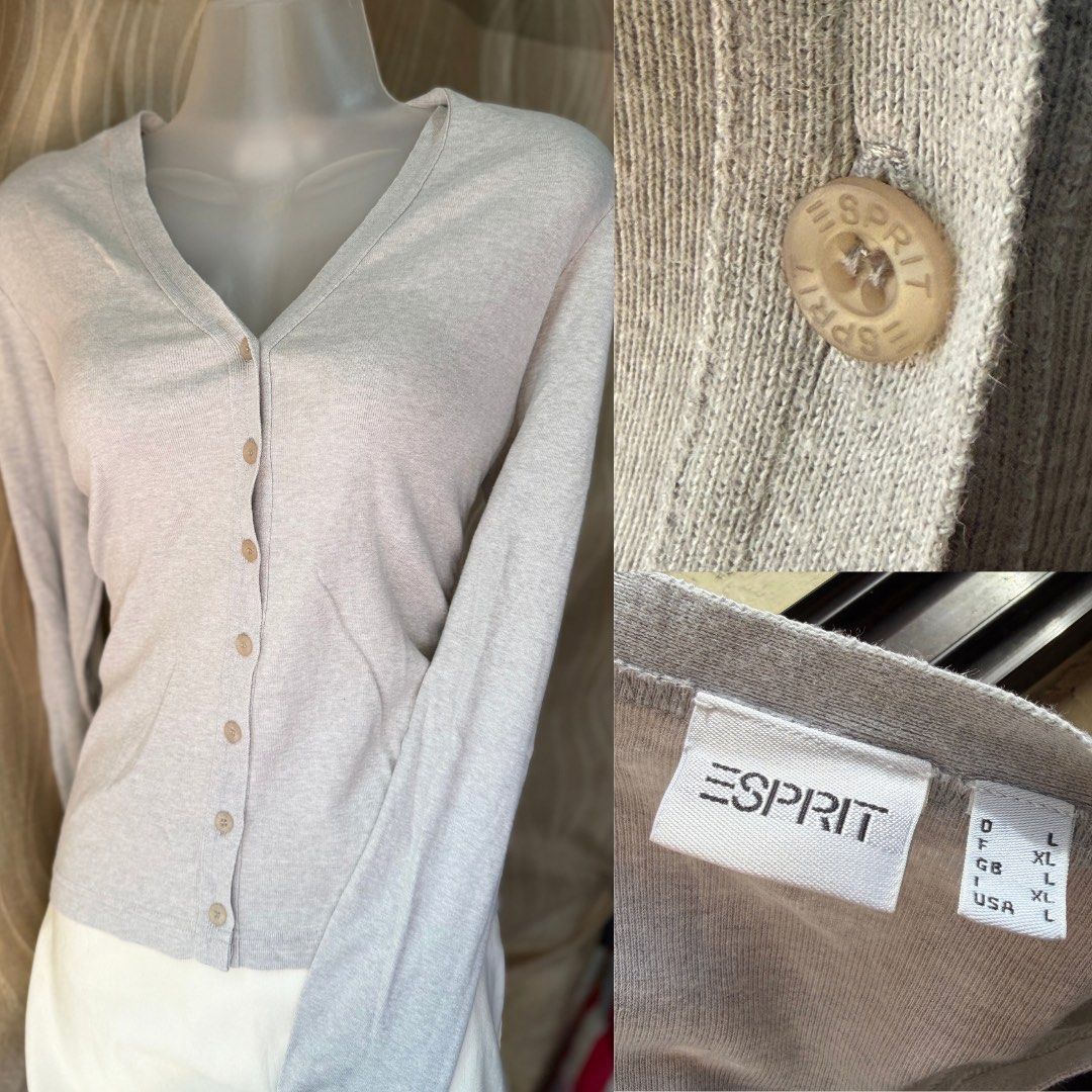 Esprit Gray V-Neck Button-Down Cardigan / Basic Long-Sleeve Knitwear (Category: Coats, Jackets and Outerwear) located in Caloocan City. Submitted by lovedbyzee (Listing ID 1461919294, Image 1). Description: •Large on tag, best fit Medium Send a message if you need exact measurements or have any questions! ✨ •📍North Caloocan / Fairview, Q,C • 🚚 J&T / Lalamove • 💰GCash / Maribank ⁠#esprit #cardigan #neutralstyle #minimalist #vneckcardigan #basic