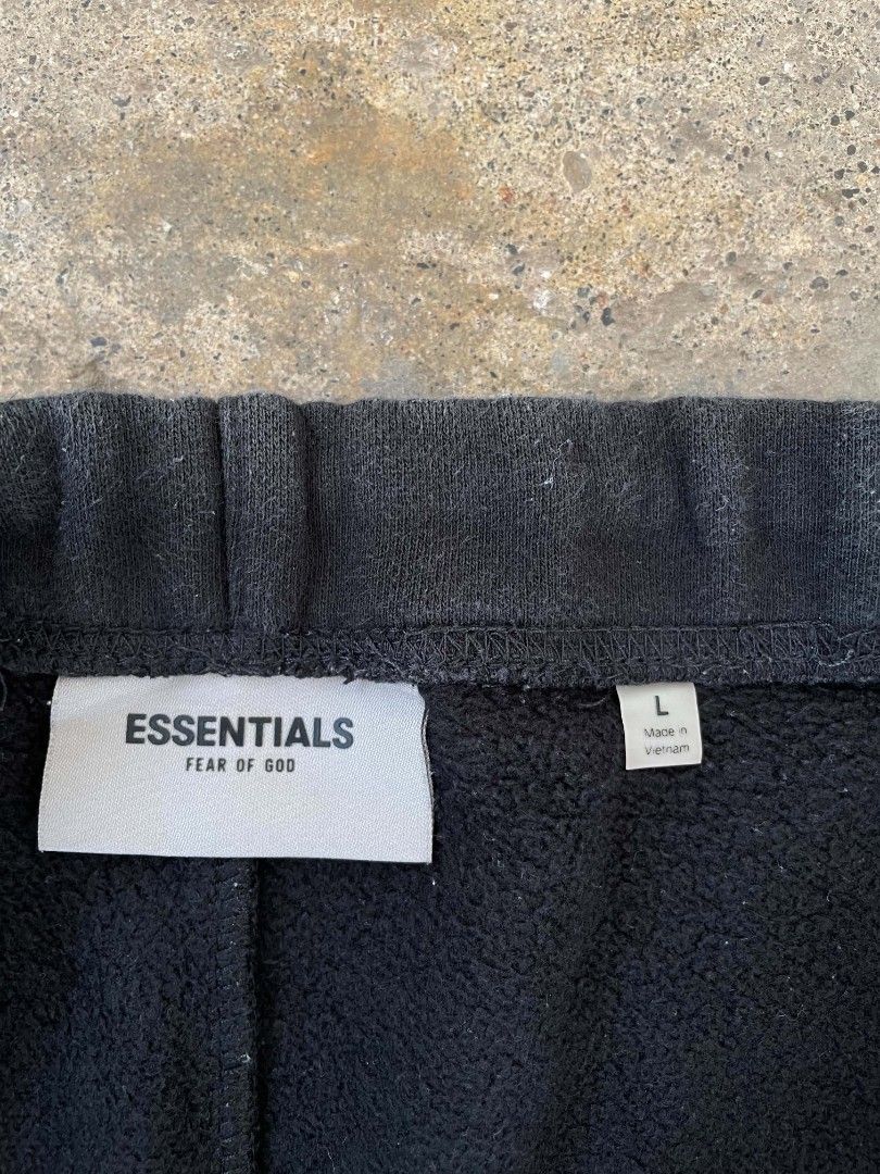 Essentials (Category: Shorts) located in Tubod. Submitted by leonardflores01 (Listing ID 1464251304, Image 3). Description: 8.5/10 color rate +sf.