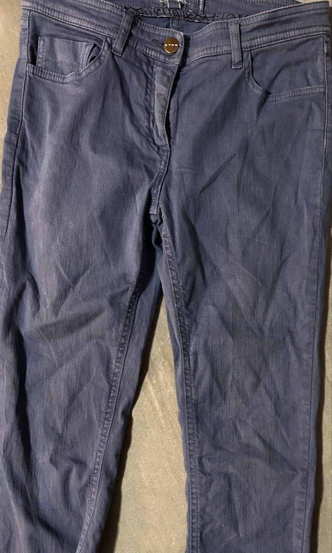 ETRO (Category: Jeans) located in Davao. Submitted by sart0ria85 (Listing ID 1464221317, Image 3). Description: A pale violet skinny jeans, stretchable. 98%COTTON 2% ELASTANE MADE IN ITALY 🇮🇹 SMALL. Size 27-28. EXCELLENT CONDITION (95/100).