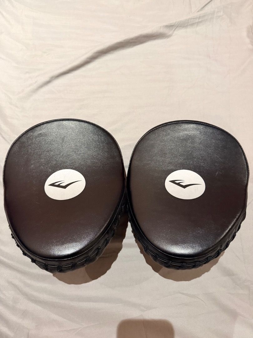 Everlast Impact Punch Mitts - One Size (Category: Combat Sports) located in Malabon City. Submitted by malou1219 (Listing ID 1464276985, Image 2). Description: - Everlast Impact Punch Mitts - One Size Fits All - Features Evercool Technology for breathability - Ideal for boxing, MMA, and other combat sports training - Comes in original, unopened packaging.