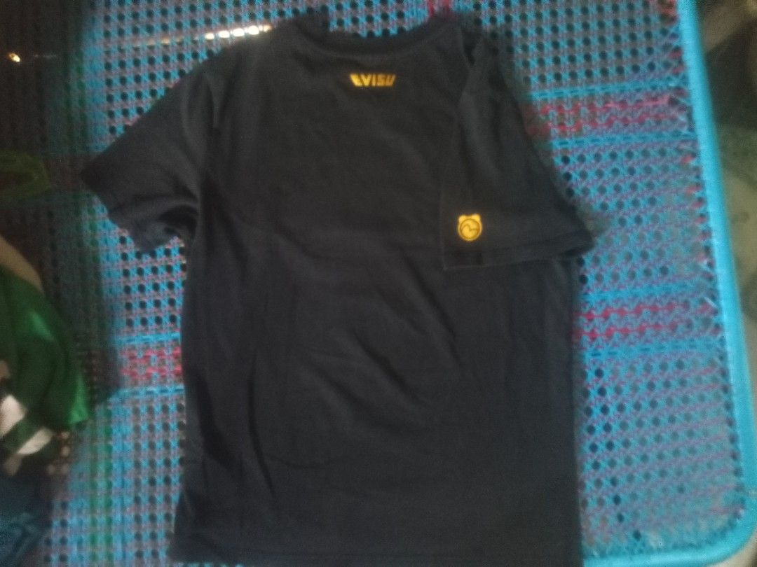 Evisu Be@rbrick Collaboration T-shirt Size L (Category: Tshirts & Polo Shirts ) located in Manila. Submitted by boot_tdm (Listing ID 1462678157, Image 2). Description: - Authentic Black Evisu T-shirt - Size: L (fits 175/108A) - Front graphic: Gold Be@rbrick design - Sleeve detail: Small Be@rbrick logo - Evisu logo tag on back neck - Care instructions included on inner tag - Made in China.