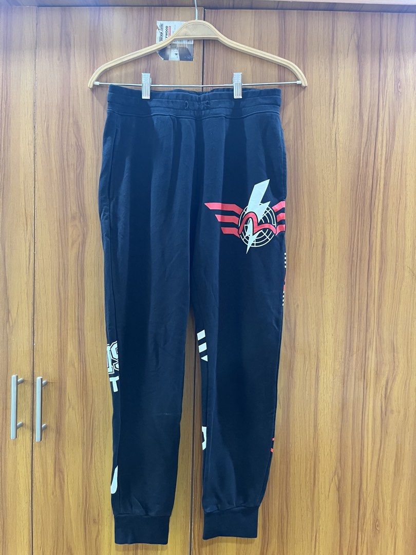 EVISU Black Sweatpants with Graphic Print (Category: Joggers) located in Manila. Submitted by christian048 (Listing ID 1464229219, Image 1). Description: - Brand: Evisu - Color: Black - Size: S - Features: Multiple graphic prints (front & back), elastic waistband with drawstring, ribbed cuffs - Style: Casual wear - Authentic .
