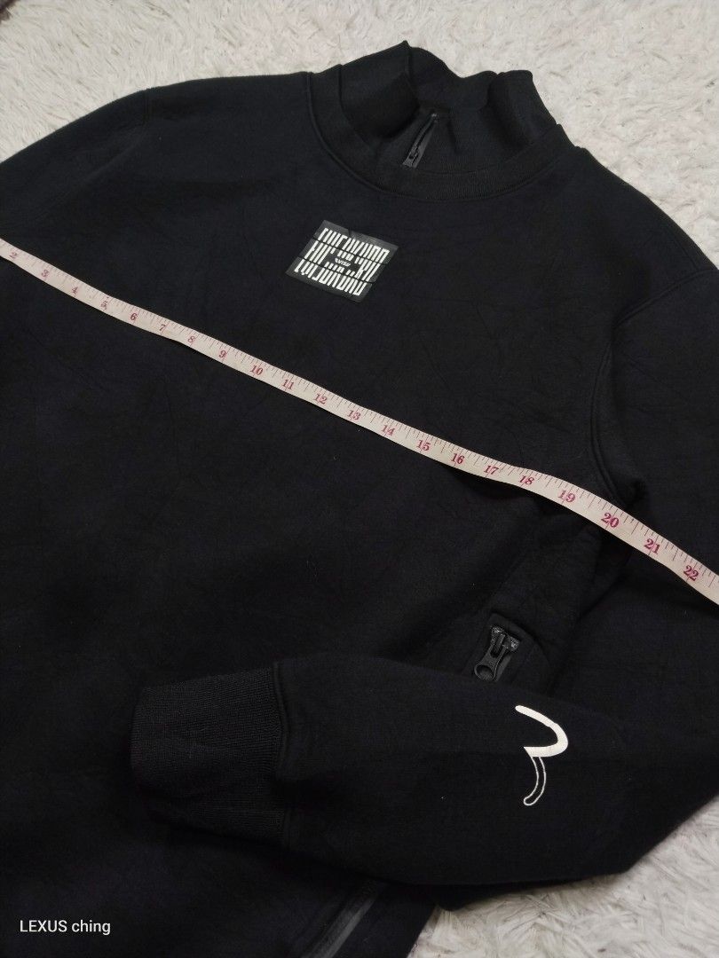 EVISUKURO double neck with zipper and both side adjdjustable zipper. (Category: Coats, Jackets and Outerwear) located in Manila. Submitted by lexusthrift1995 (Listing ID 1464180611, Image 2). Description: Size- SMALL on tag but fit to MEDIUM Dimension- 20x26 good condition ‼️300.pesos plus shipping fee 💸MODE OF PAYMENT- GCASH payment first 🚛MODE OF DELIVERY- J&T or LALAMOVE 📍LOCATION- NORTH CALOOCAN CAMARIN BRGY.177 1705 SUNFLOWER STREET. 🗒No