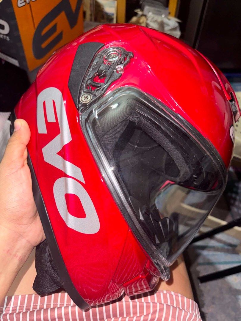 EVO Helmet Large like new (Category: Helmets and other Riding Gears) located in Quezon City. Submitted by jeluxfinds (Listing ID 1464344618, Image 1). Description: Twice used Evo Helmet With box Rfs: Masikip PM for sure buyed.