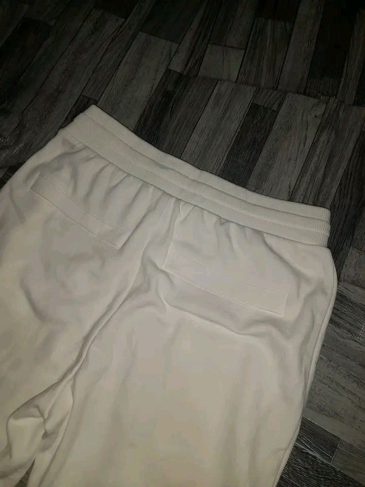 FILA MEN'S JOGGER SWEAT PANTS (Category: Joggers) located in Mandaue City. Submitted by indayftjesiediva (Listing ID 1464142268, Image 3). Description: FILA MEN'S JOGGER SWEAT PANTS SMALL 28-31 LENGHT 38 BRAND NEW WITH HANGTAG NO ISSUE MINE 450 + SF ONLY 🔥 DM IF INTERESTED 📩.