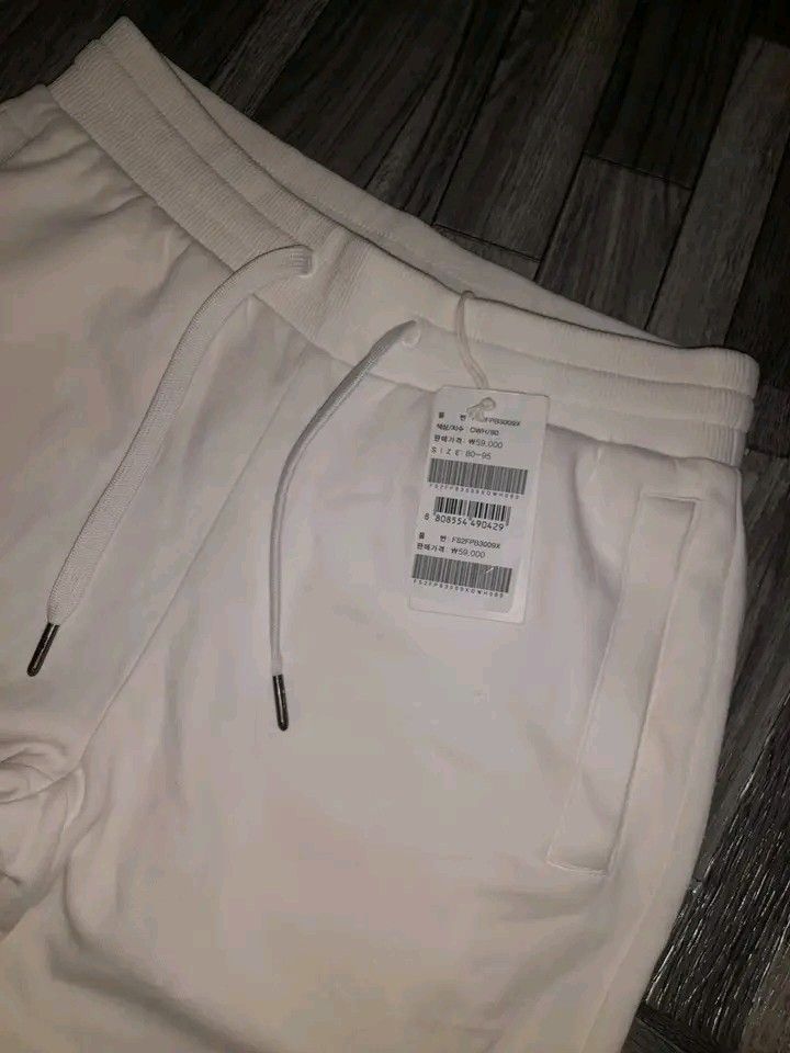 FILA MEN'S JOGGER SWEAT PANTS (Category: Joggers) located in Mandaue City. Submitted by indayftjesiediva (Listing ID 1464142268, Image 2). Description: FILA MEN'S JOGGER SWEAT PANTS SMALL 28-31 LENGHT 38 BRAND NEW WITH HANGTAG NO ISSUE MINE 450 + SF ONLY 🔥 DM IF INTERESTED 📩.