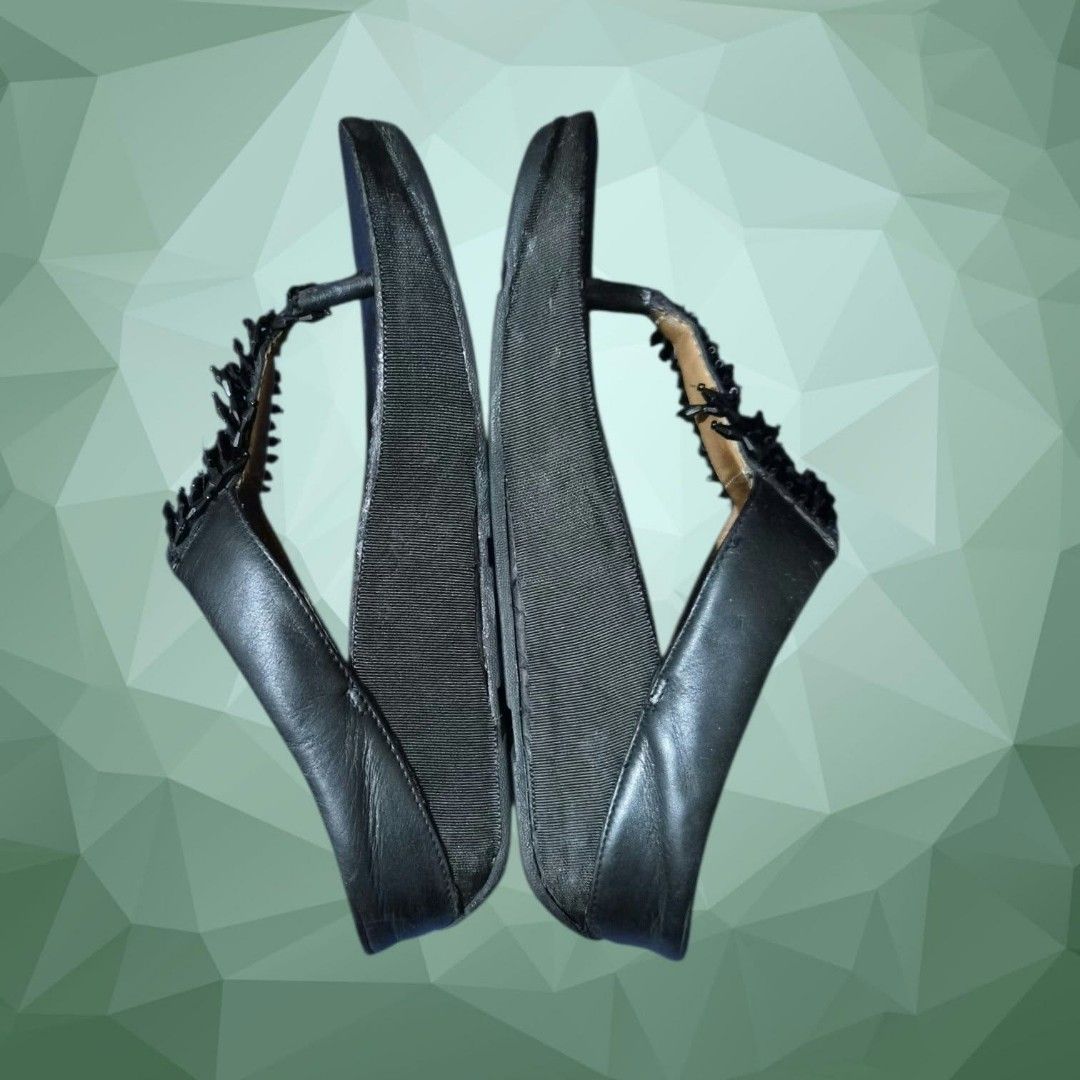 FitFlop ChaCha (Category: Slippers and slides) located in Paranaque City. Submitted by calm_youngstore7 (Listing ID 1464319921, Image 2). Description: PRICE DROP! Fitflop Cha Cha Slip-on Our gorgeous leather Cha Cha sandals are swishy, fabulous and fun, with a slim upper swathed in a carnival-inspired, shiny, beaded, Shimmying fringe. Pair them with skinny jeans, a flowing dress or a strapless swimsuit. We engineer every pair of FitFlop sandals 