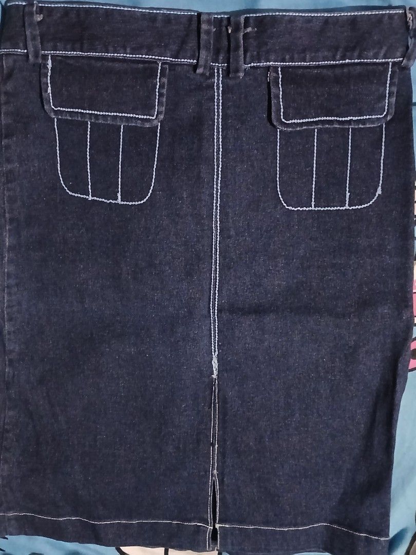Fitted Denim Skirt (Category: Skirts) located in Manila. Submitted by emlorraine21628 (Listing ID 1464183822, Image 2). Description: • Dark blue • Body hugging • Small to medium no issue ! rfs: decluttering .