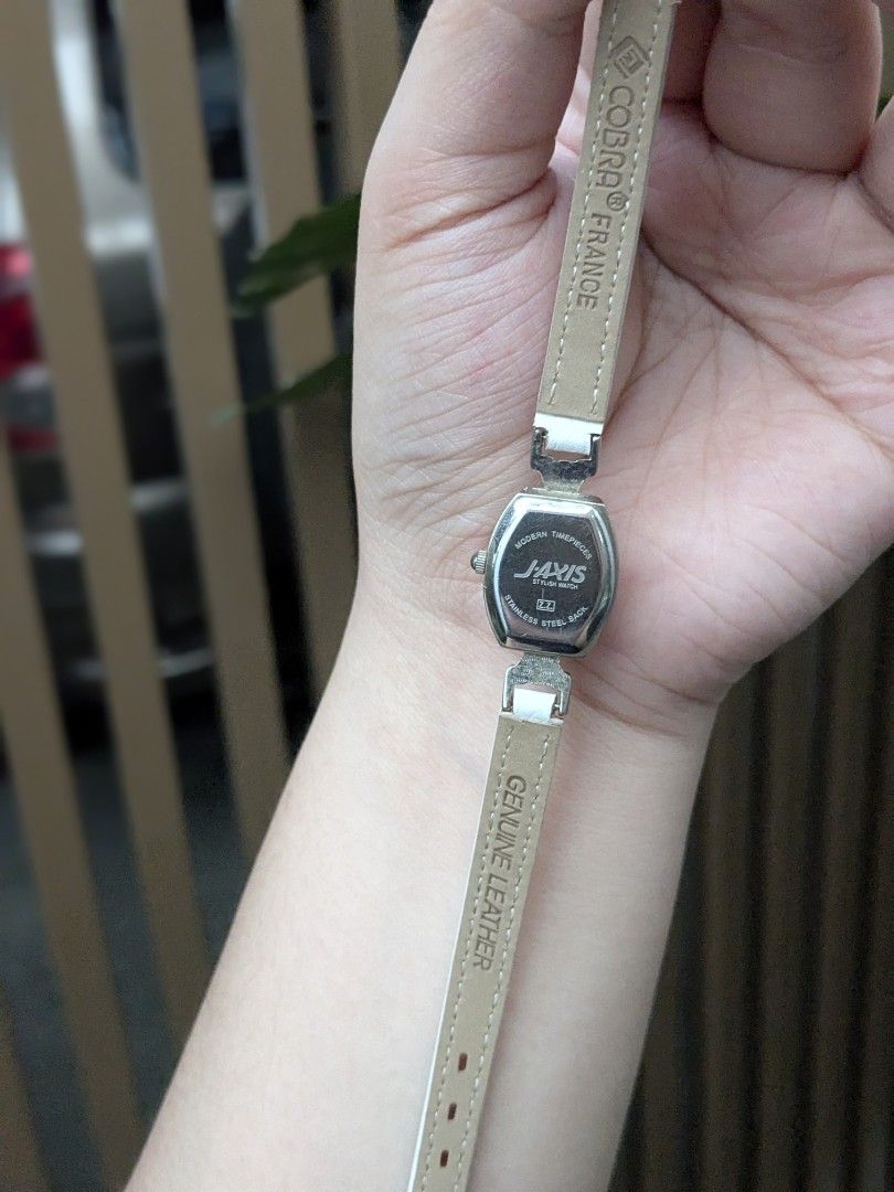 Fizz by J Axis White Strap Leather Watch (Category: Women's Watches) located in Quezon City. Submitted by nnncorner (Listing ID 1464271044, Image 2). Description: Original Fizz by J Axis White Strap Leather Watch Thinnest Strap and Genuine Leather 9/10 condition overall condition No scratches or hairlines on glass face Fits 15-19 cm wrist only With replacement box This is rare model and sold in Japan only 100% original SRP at 6990 in pesos Super 