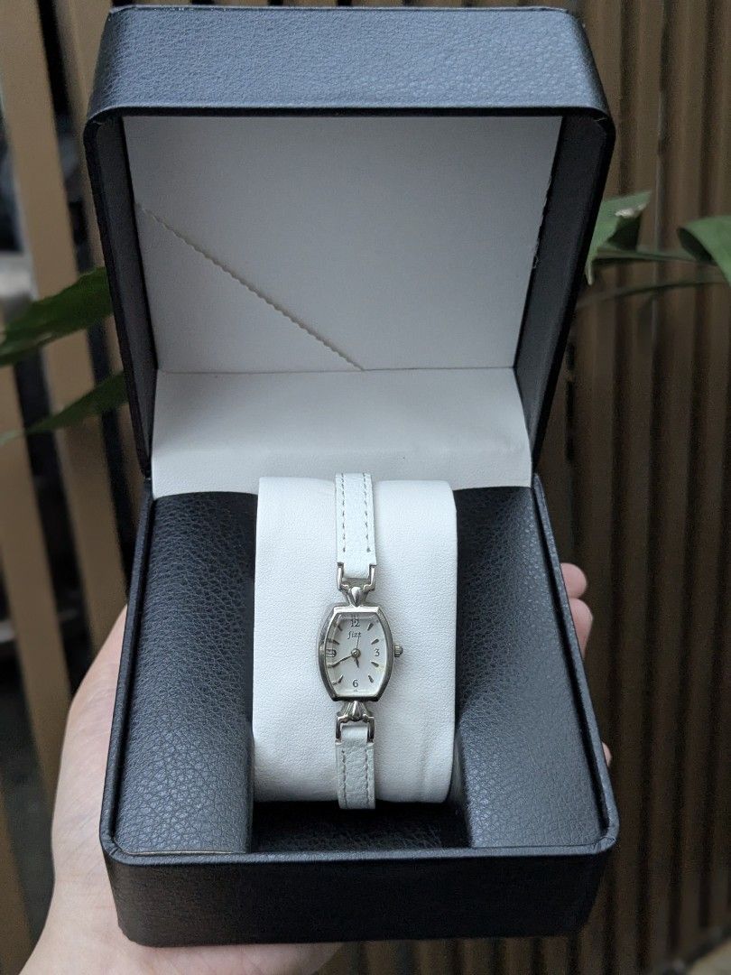 Fizz by J Axis White Strap Leather Watch (Category: Women's Watches) located in Quezon City. Submitted by nnncorner (Listing ID 1464271044, Image 1). Description: Original Fizz by J Axis White Strap Leather Watch Thinnest Strap and Genuine Leather 9/10 condition overall condition No scratches or hairlines on glass face Fits 15-19 cm wrist only With replacement box This is rare model and sold in Japan only 100% original SRP at 6990 in pesos Super 