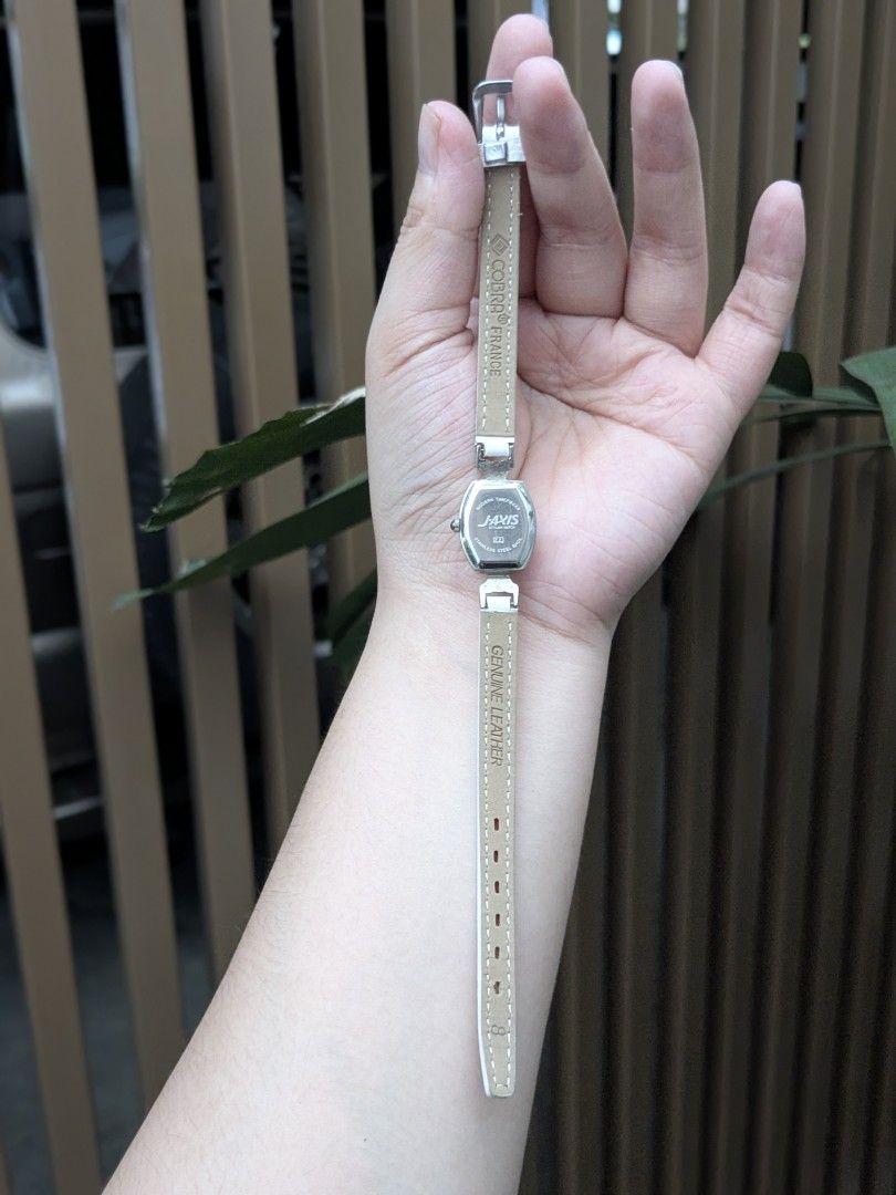 Fizz by J Axis White Strap Leather Watch (Category: Women's Watches) located in Quezon City. Submitted by nnncorner (Listing ID 1464271044, Image 3). Description: Original Fizz by J Axis White Strap Leather Watch Thinnest Strap and Genuine Leather 9/10 condition overall condition No scratches or hairlines on glass face Fits 15-19 cm wrist only With replacement box This is rare model and sold in Japan only 100% original SRP at 6990 in pesos Super 