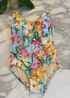 (Category: ) located in . Submitted by indaysukaycloset (Listing ID 1464194913, Image 1). Description: .