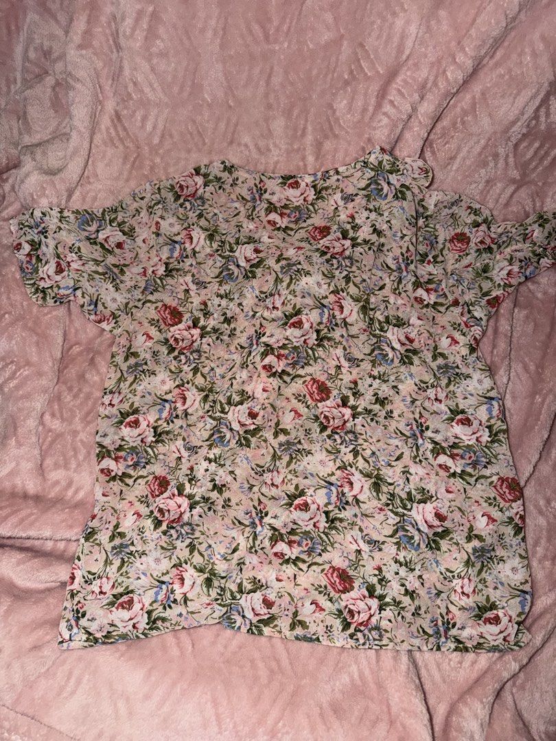Floral pink blouse (Category: Blouses) located in Las Pinas. Submitted by hamsterlovespenguin (Listing ID 1464241320, Image 1). Description: Location: Bacoor Cavite Payment first |Meet-up| Lalamove | J&T (Shipping fee shouldered by the buyer) FIRST TO PAY MOP: Gcash, Maya, Maribank ••. Most items are preloved so please manage your expectations YOUR SIZE, YOUR RESPONSIBILITY Some items may have washable stains Wash before use Color may vary due to