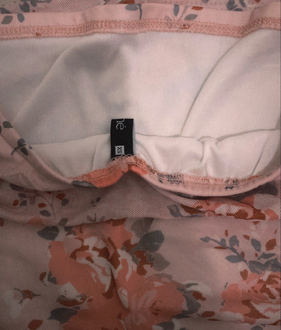 Floral Print Ruched Mesh Tube Top (Category: Others Tops) located in Rodriguez. Submitted by urforeverrina (Listing ID 1464312113, Image 3). Description: I’ve used this top twice, it is perfect with skirt. It still looks like a brand new and the stiching is still nice. .